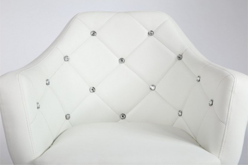 pikowany fotel obrotowy wygodny w kolorze białym